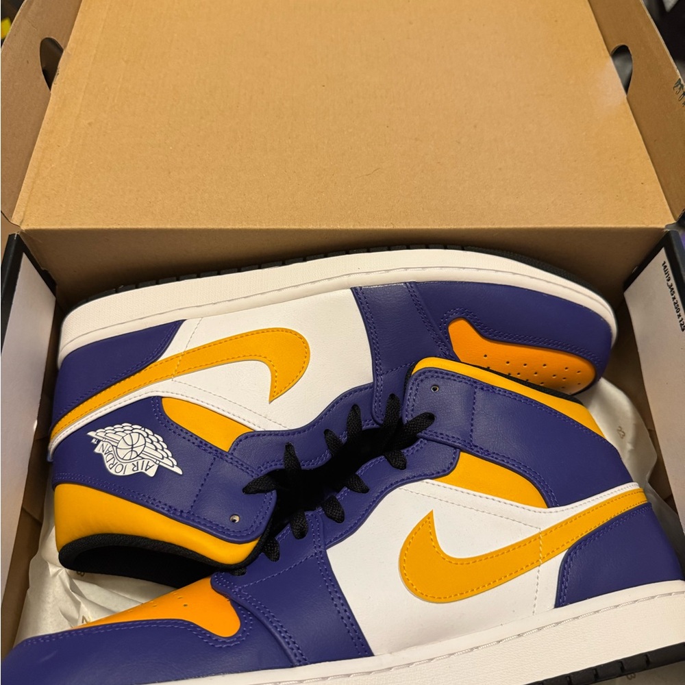Jordan Air 1 Mid Dark Concord and Taxi